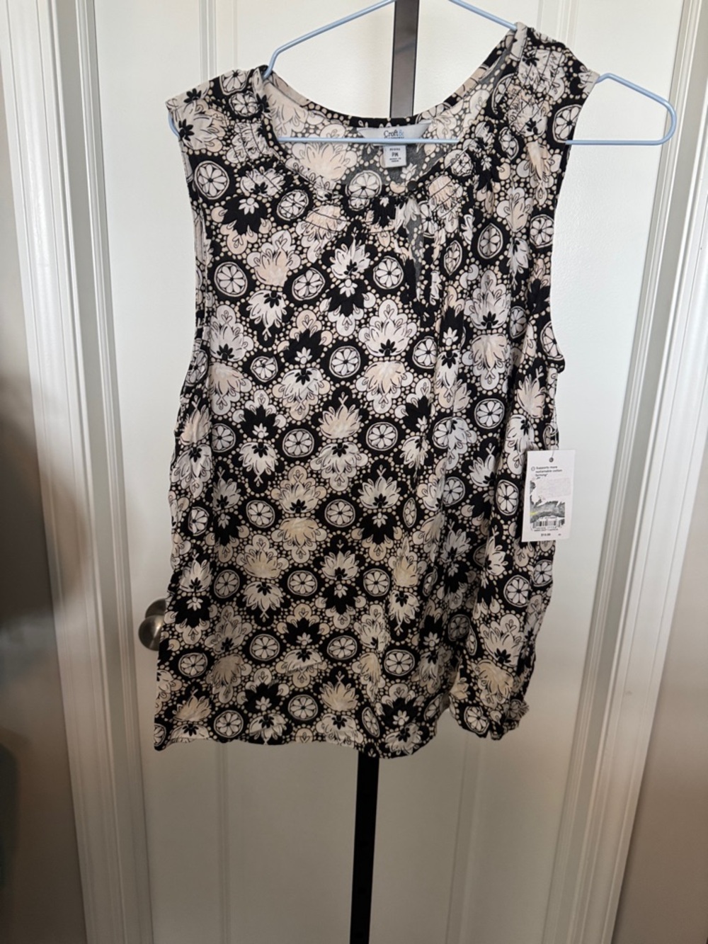 croft & barrow Black and Cream Floral Medallion Sleeveless Camisole